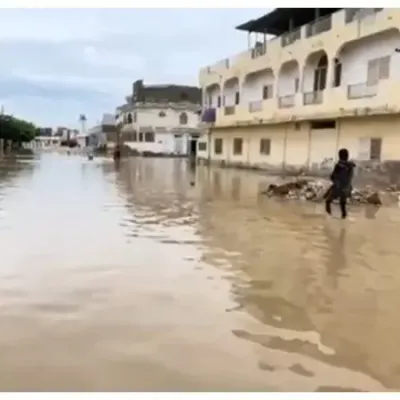 Une Rue Dun Quartier Inonde De Touba Copie